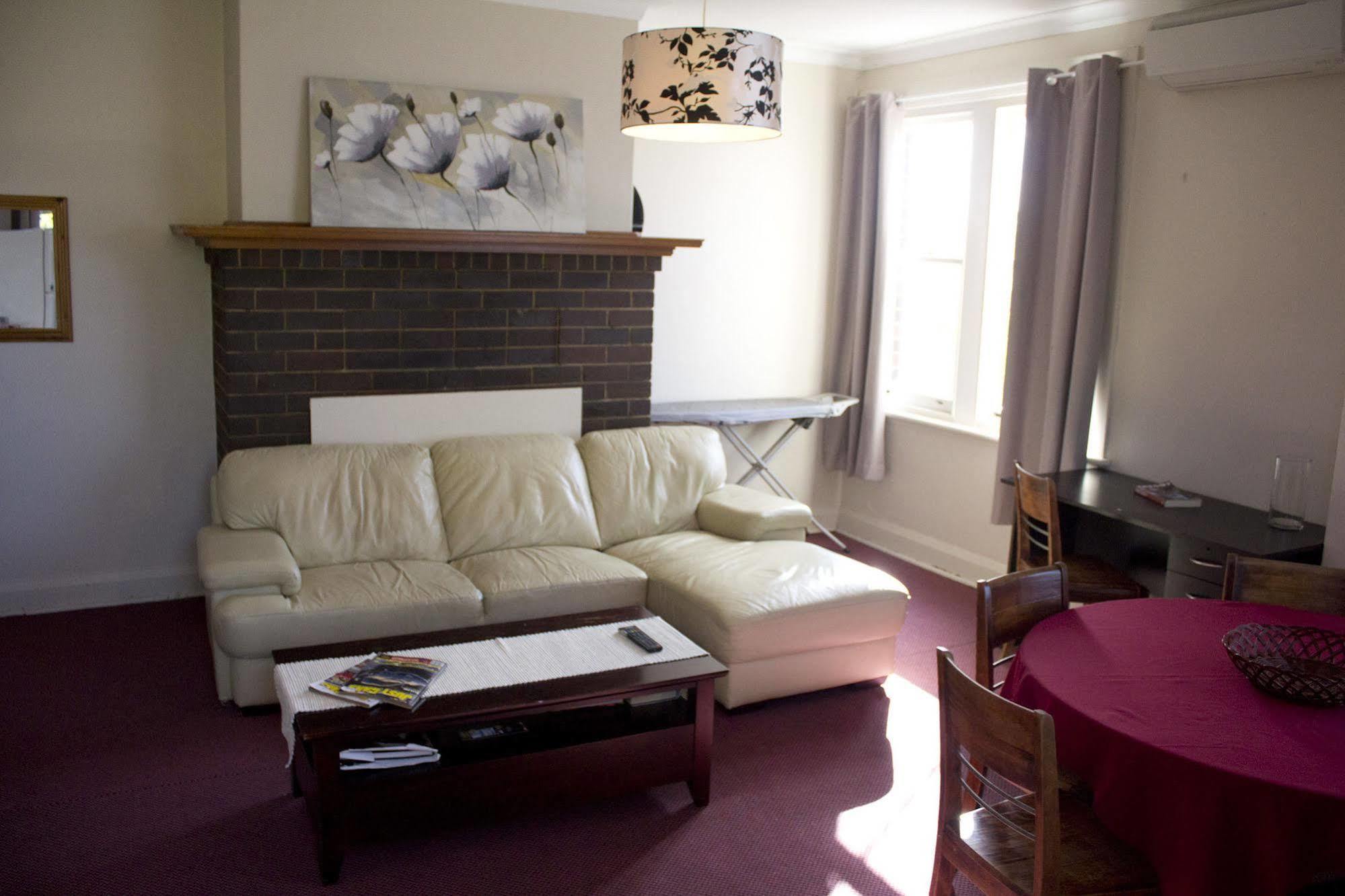 Court House Hotel Boorowa Eksteriør billede