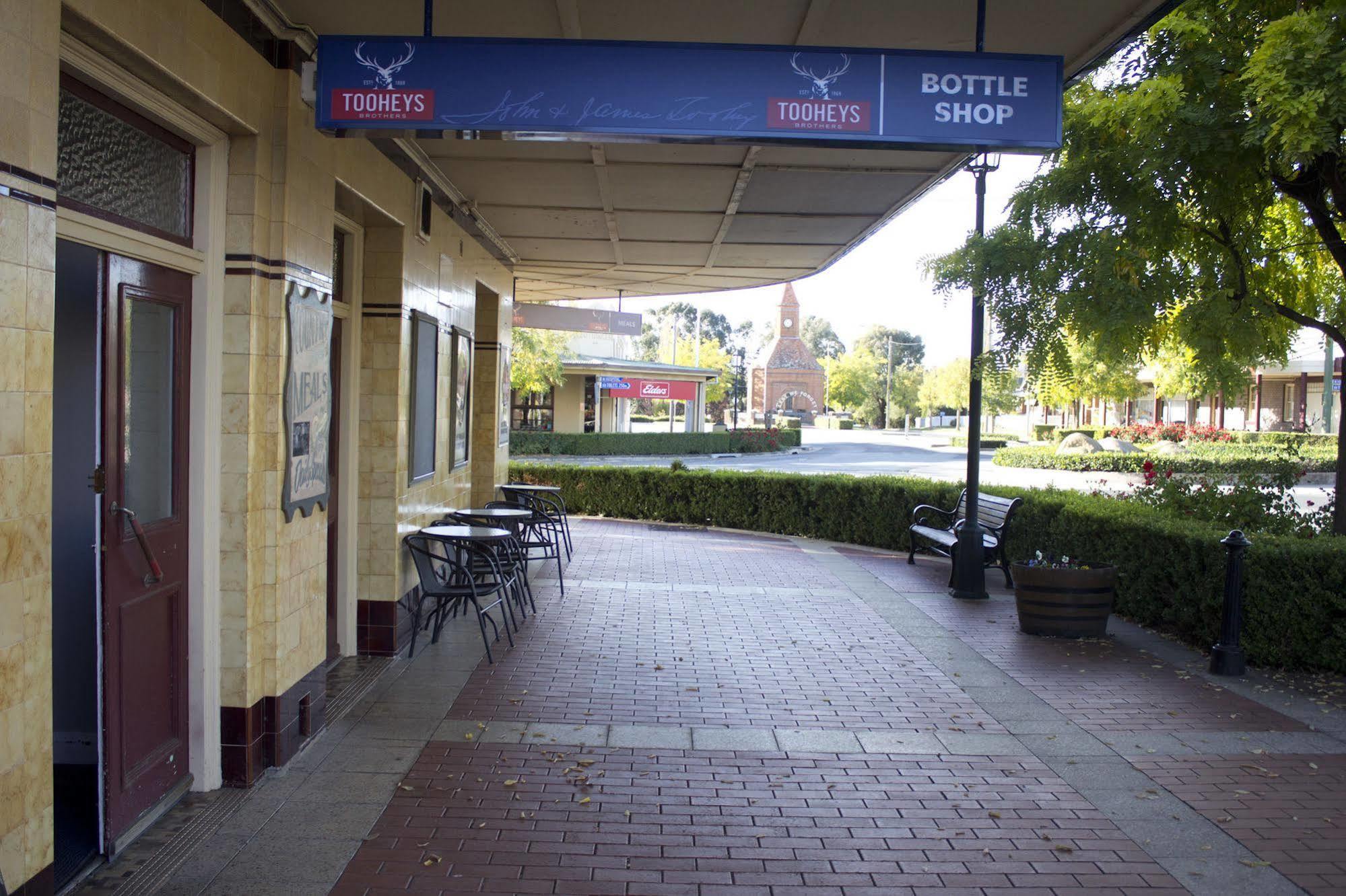Court House Hotel Boorowa Eksteriør billede